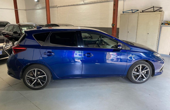 TOYOTA AURIS Hybride 136h Executive complet